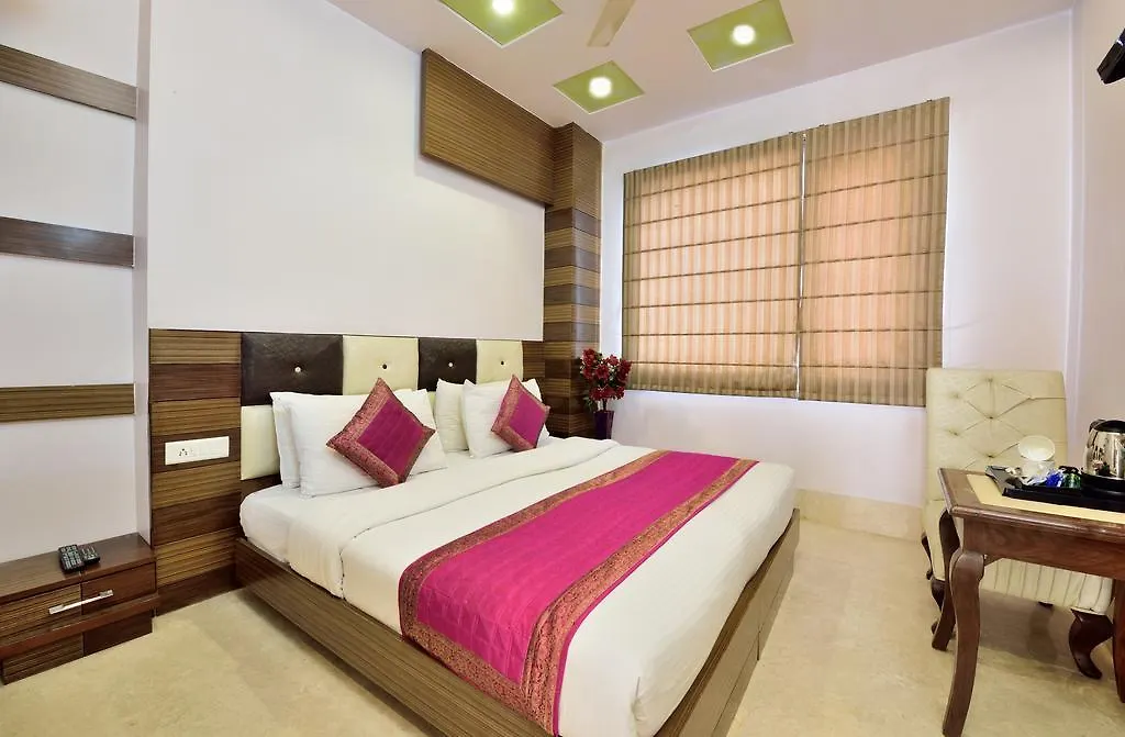 Hotel Taksh Inn Delhi