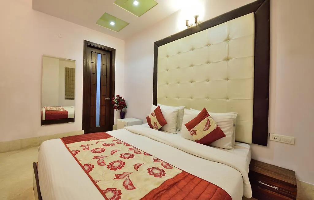 Hotel Taksh Inn Delhi