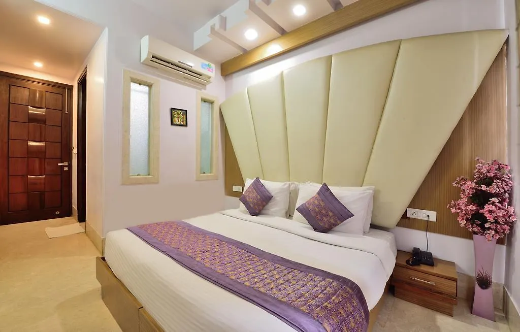 Hotel Taksh Inn Delhi