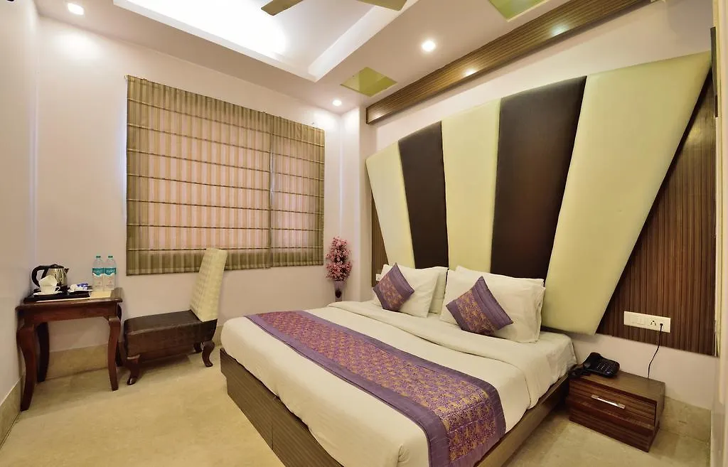 Hotel Taksh Inn Delhi