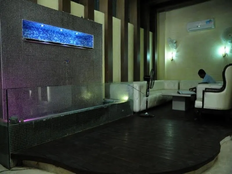 Hotel Taksh Inn Delhi