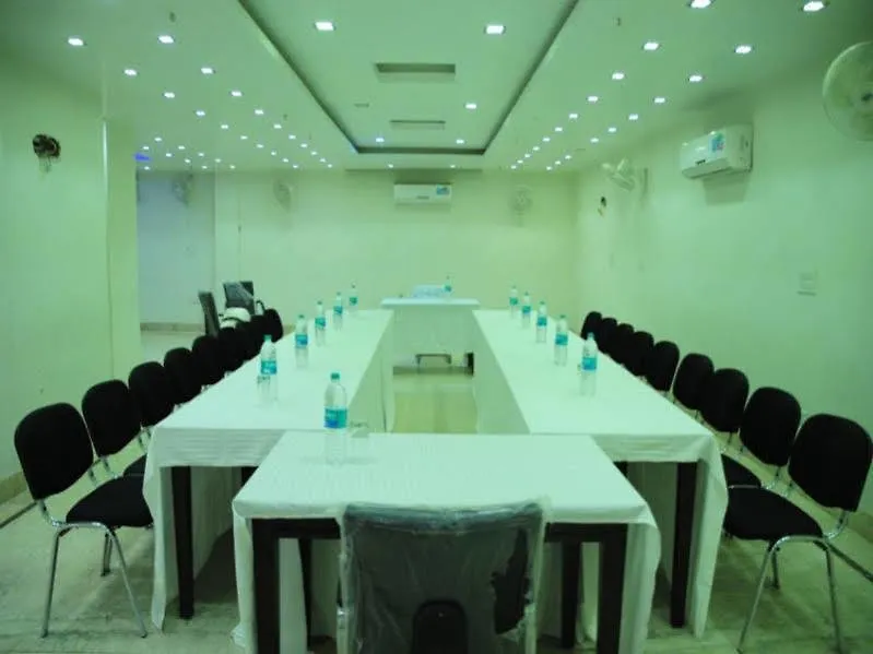 Hotel Taksh Inn Delhi